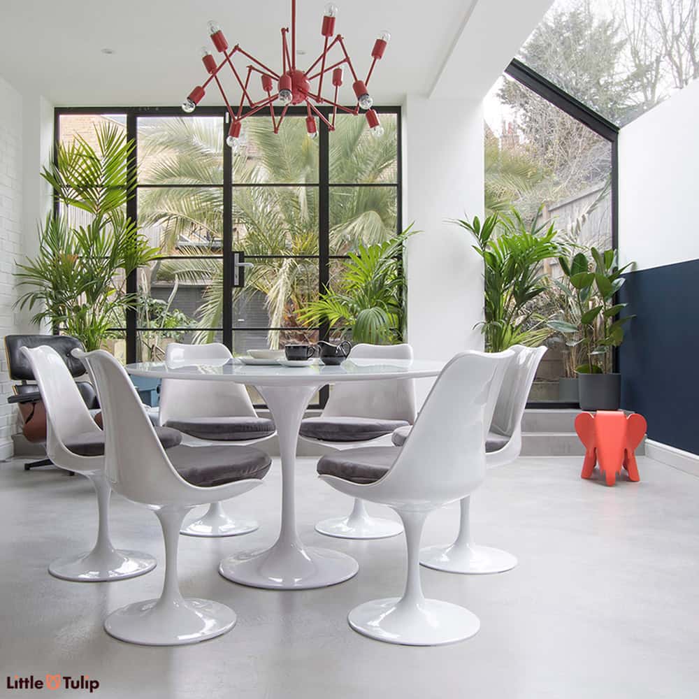 Simplicity personified with the Classic White Saarinen Tulip Table 120 cm matched together with the Tulip Side Chairs & finished with soft grey cushions
