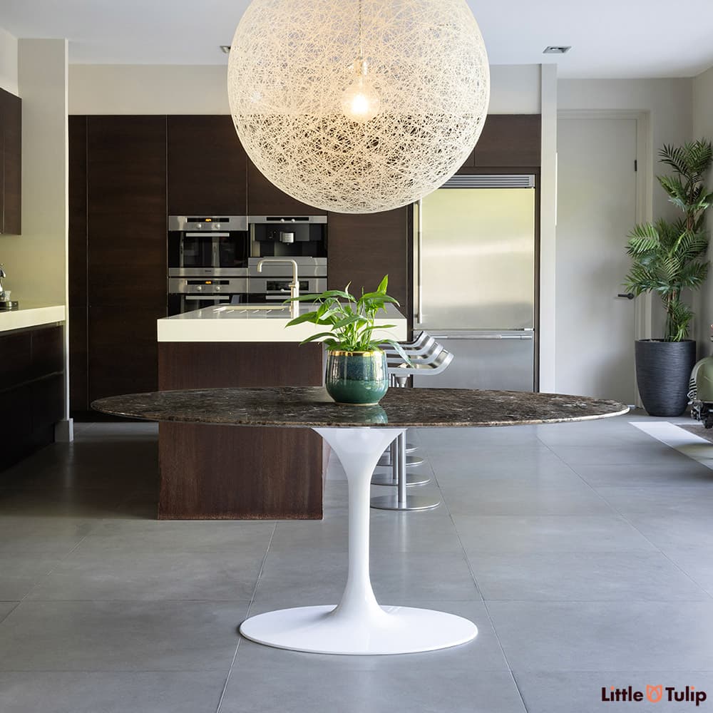 Balancing between light and dark, modern and classic, this 170 emperador Tulip table provides style to this modern kitchen