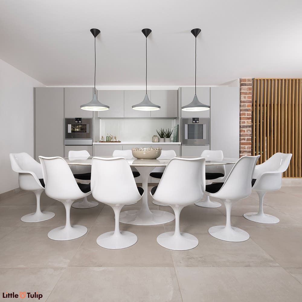 8 sides, 2 arms with black cushions and an Arabescato dining table enhance the modern kitchen with its silver furnishings