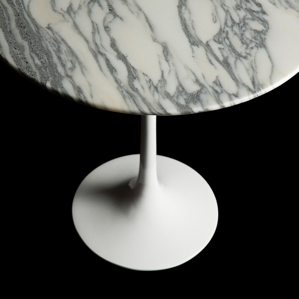 Be dazzled with the unbelievable natural patterns of the Arabescato Marble seen here on the Saarinen Tulip Side Table, standing out from the black backdrop