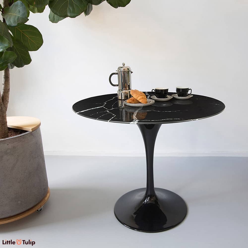 This 90 cm circular Saarinen Tulip Table is wonderful in the black Nero Marquina marble from Spain with the deep space black base and white veining