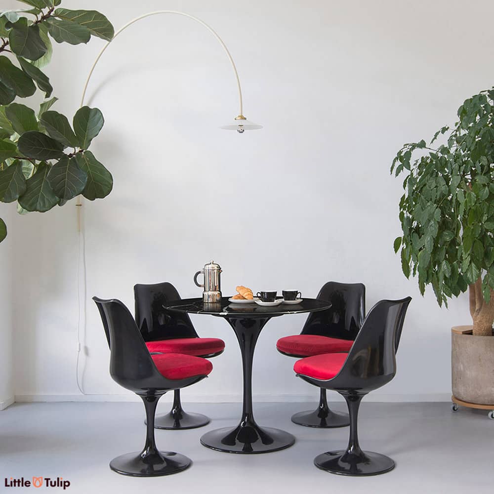 We often want something a little bit different, is there anything better than the 90 cm Tulip table & chairs in black marble with chilli red cushions