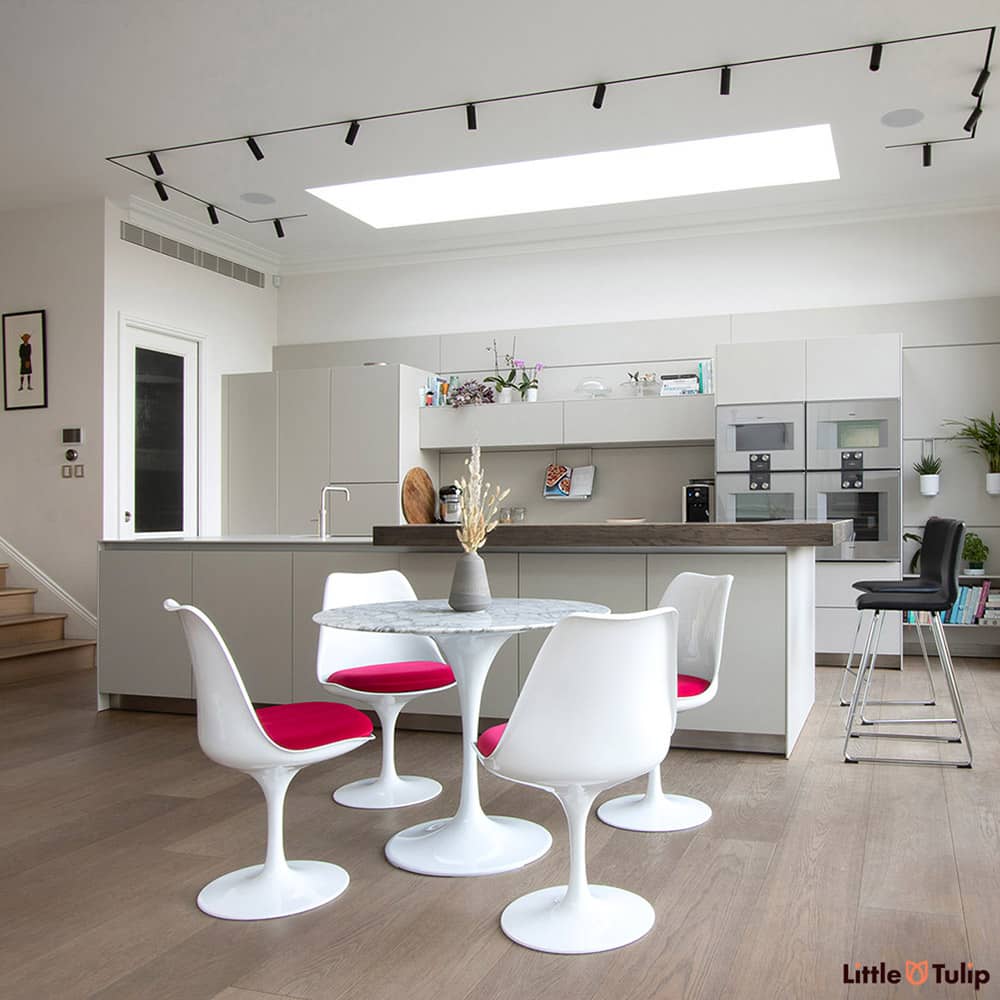Is this the perfect kitchen? It could well be, the Arabescato 90 cm Tulip Table & side chairs with velvety red cushions are simply divine in this space