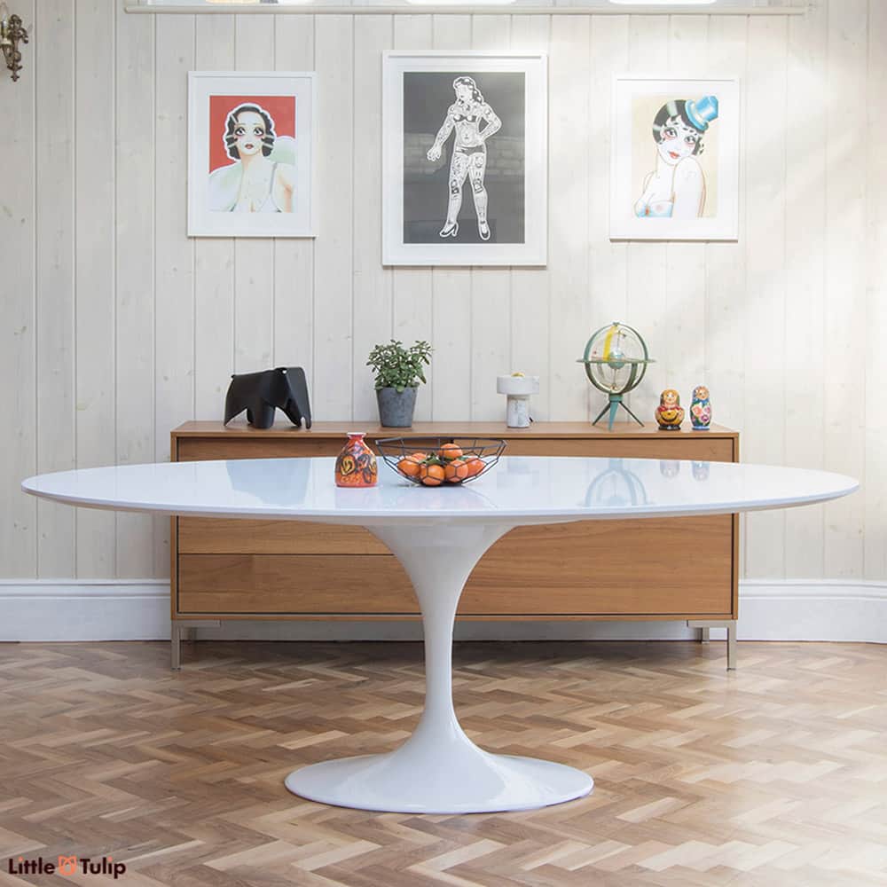 Sometimes a dining space wants to be a little lighter, & there is no better way than adding a Saarinen Tulip Oval 200 cm table with a clean white finish